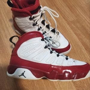 AIR JORDAN Gym Red Y7. YOUTH
